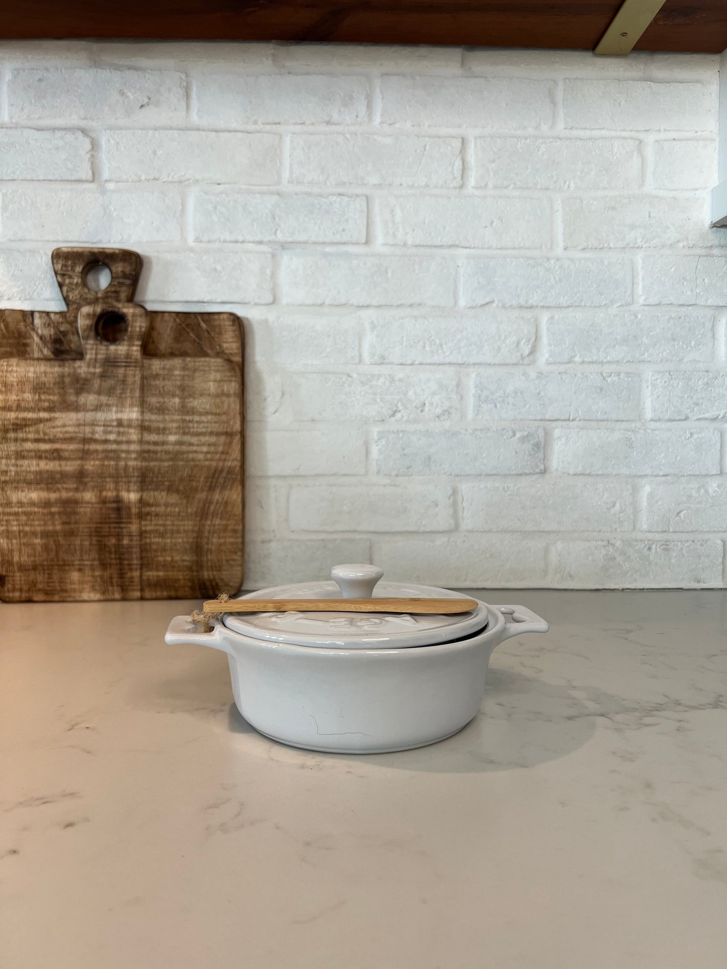 Brie Baker with Lid and Spreader